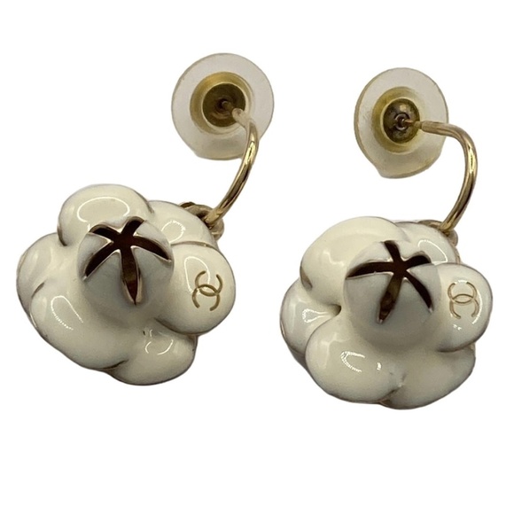 Chanel Camelia cream gold EUC earrings with box